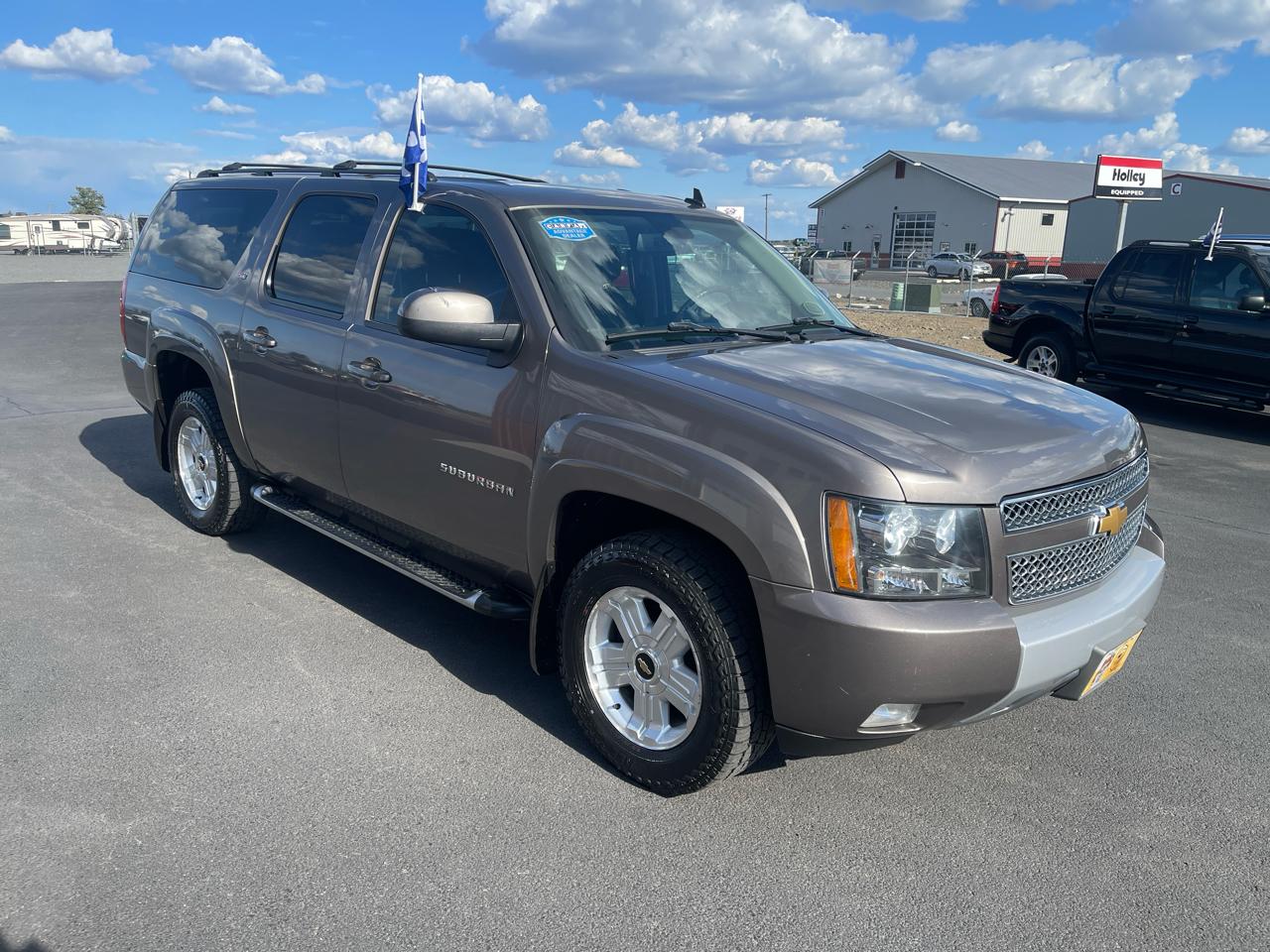 Chevrolet Suburban 1500 Z71 4D SUV 4WD 2013