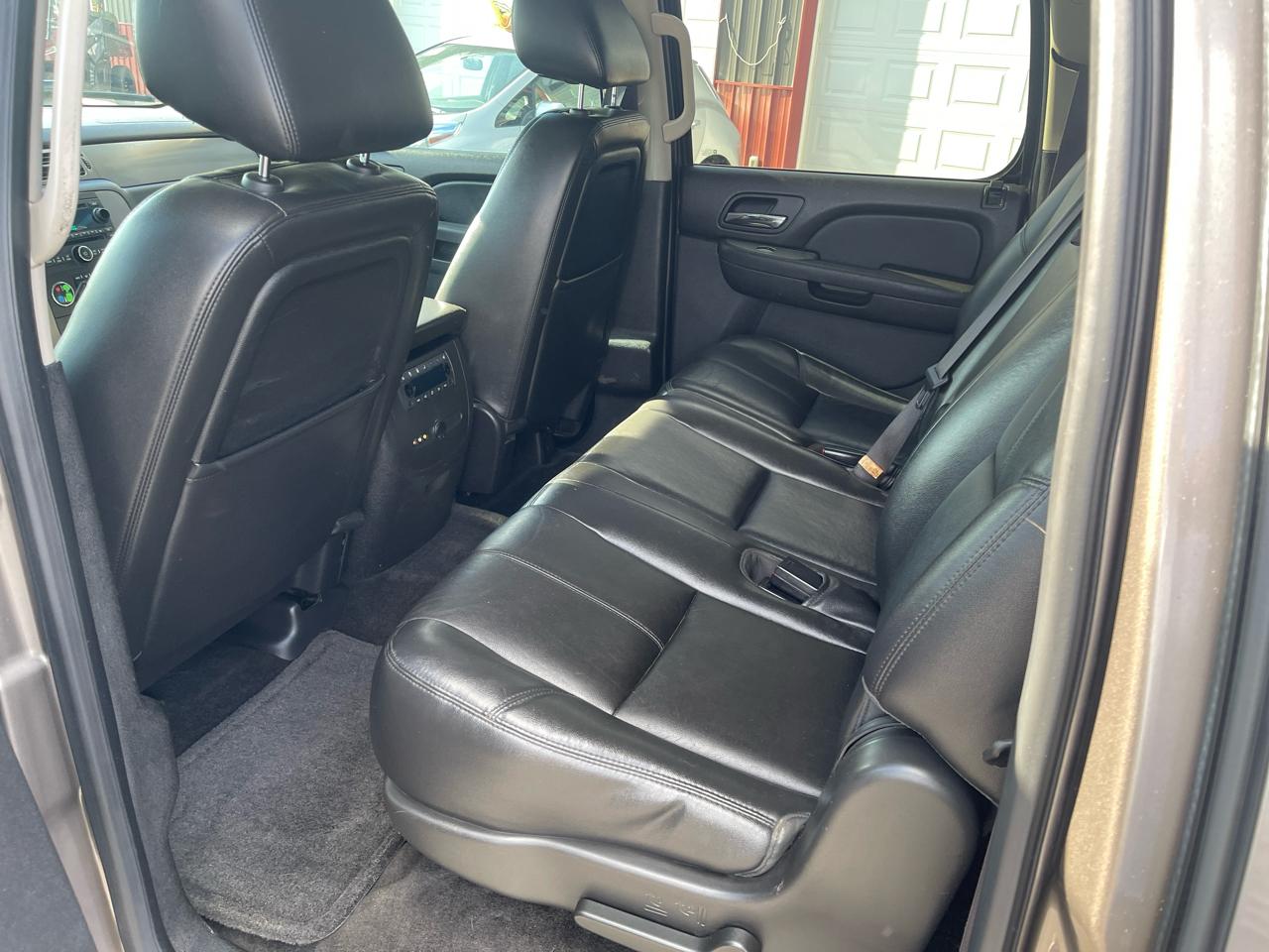 Chevrolet Suburban 1500 Z71 4D SUV 4WD 2013