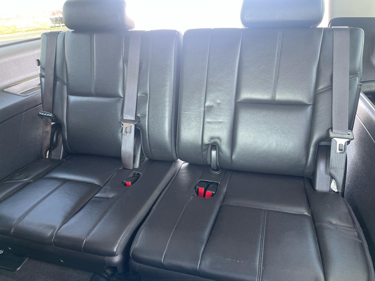 Chevrolet Suburban 1500 Z71 4D SUV 4WD 2013