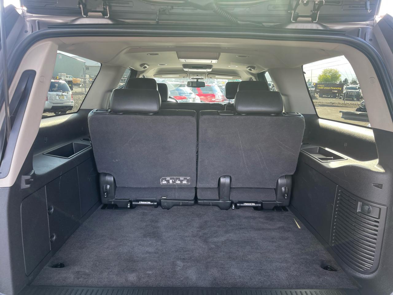 Chevrolet Suburban 1500 Z71 4D SUV 4WD 2013