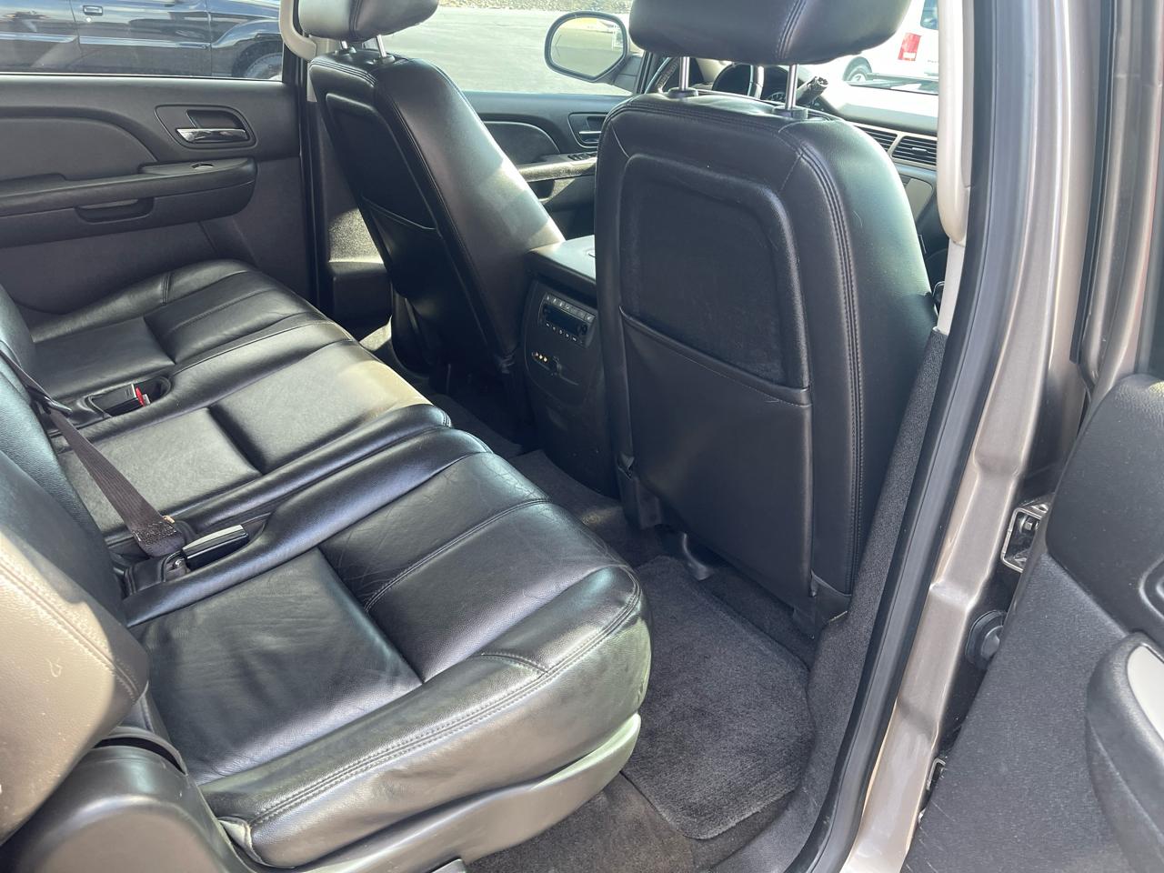 Chevrolet Suburban 1500 Z71 4D SUV 4WD 2013