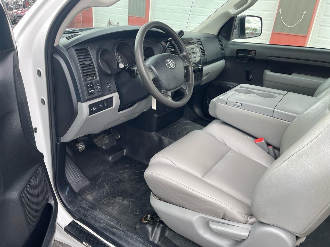 Toyota Tundra Tundra-Grade 5.7L V8 4WD Long Bed 2013
