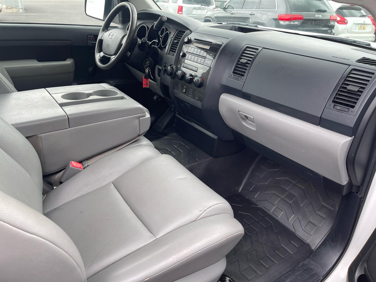 Toyota Tundra Tundra-Grade 5.7L V8 4WD Long Bed 2013