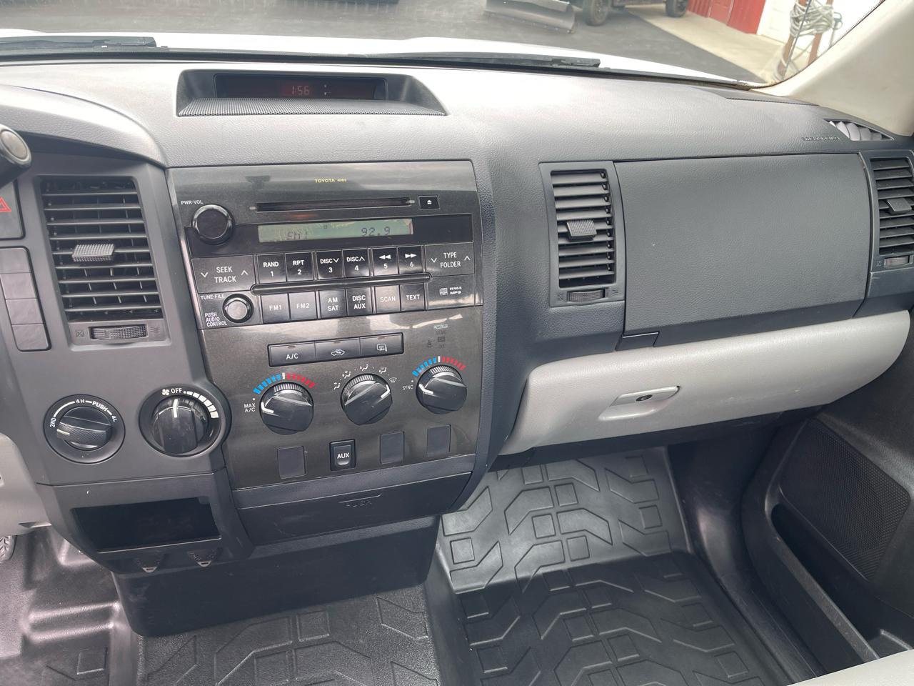 Toyota Tundra Tundra-Grade 5.7L V8 4WD Long Bed 2013