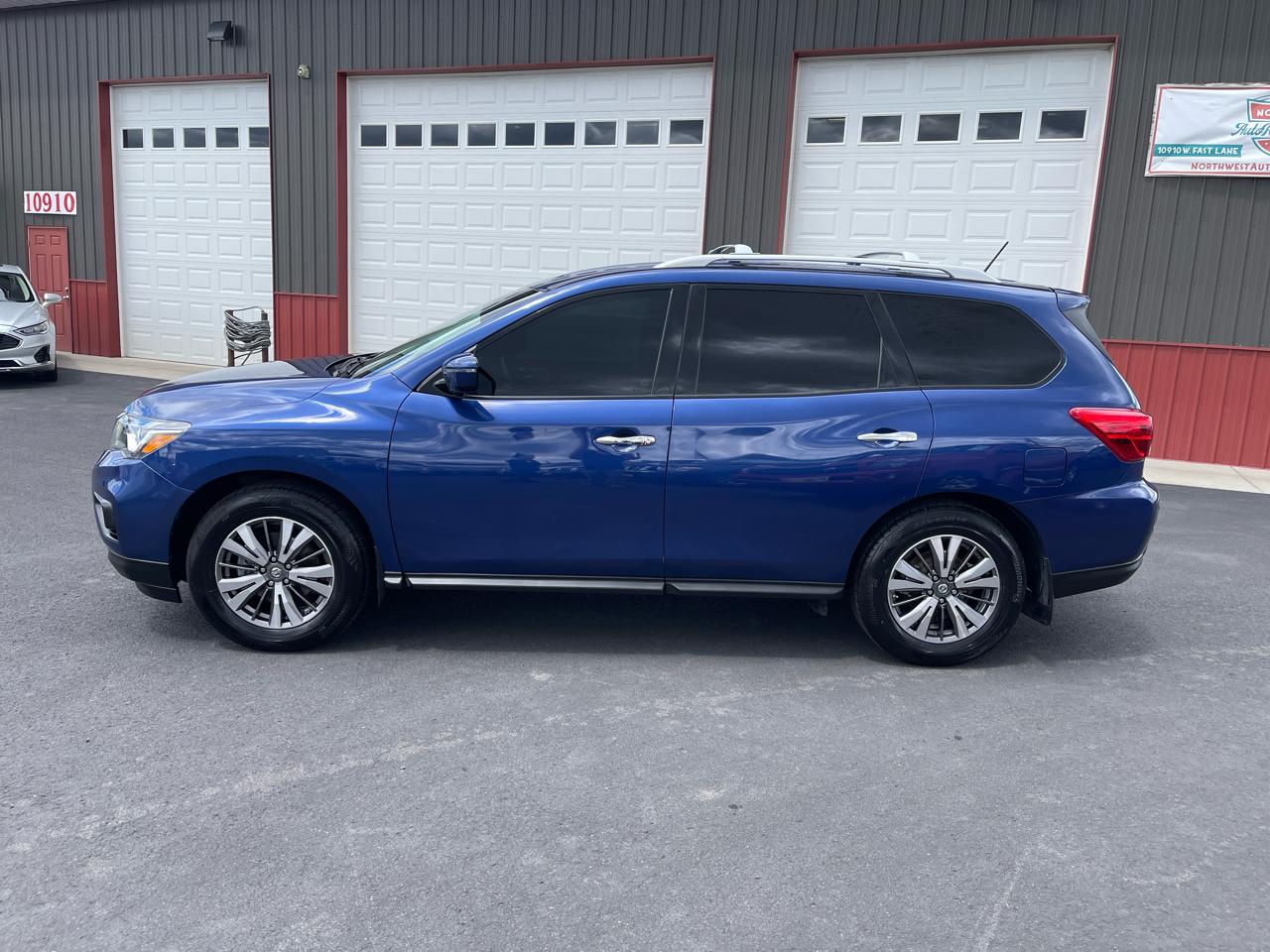 Nissan Pathfinder SV 2017