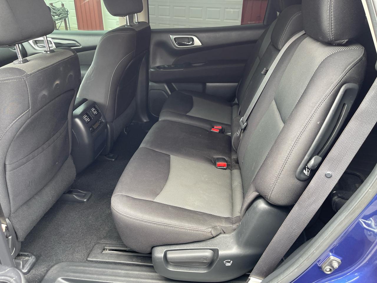 Nissan Pathfinder SV 2017