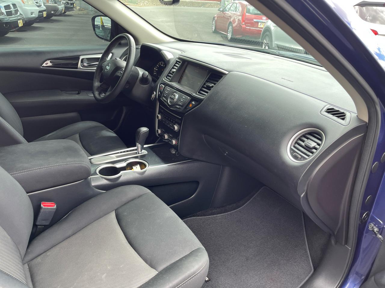 Nissan Pathfinder SV 2017