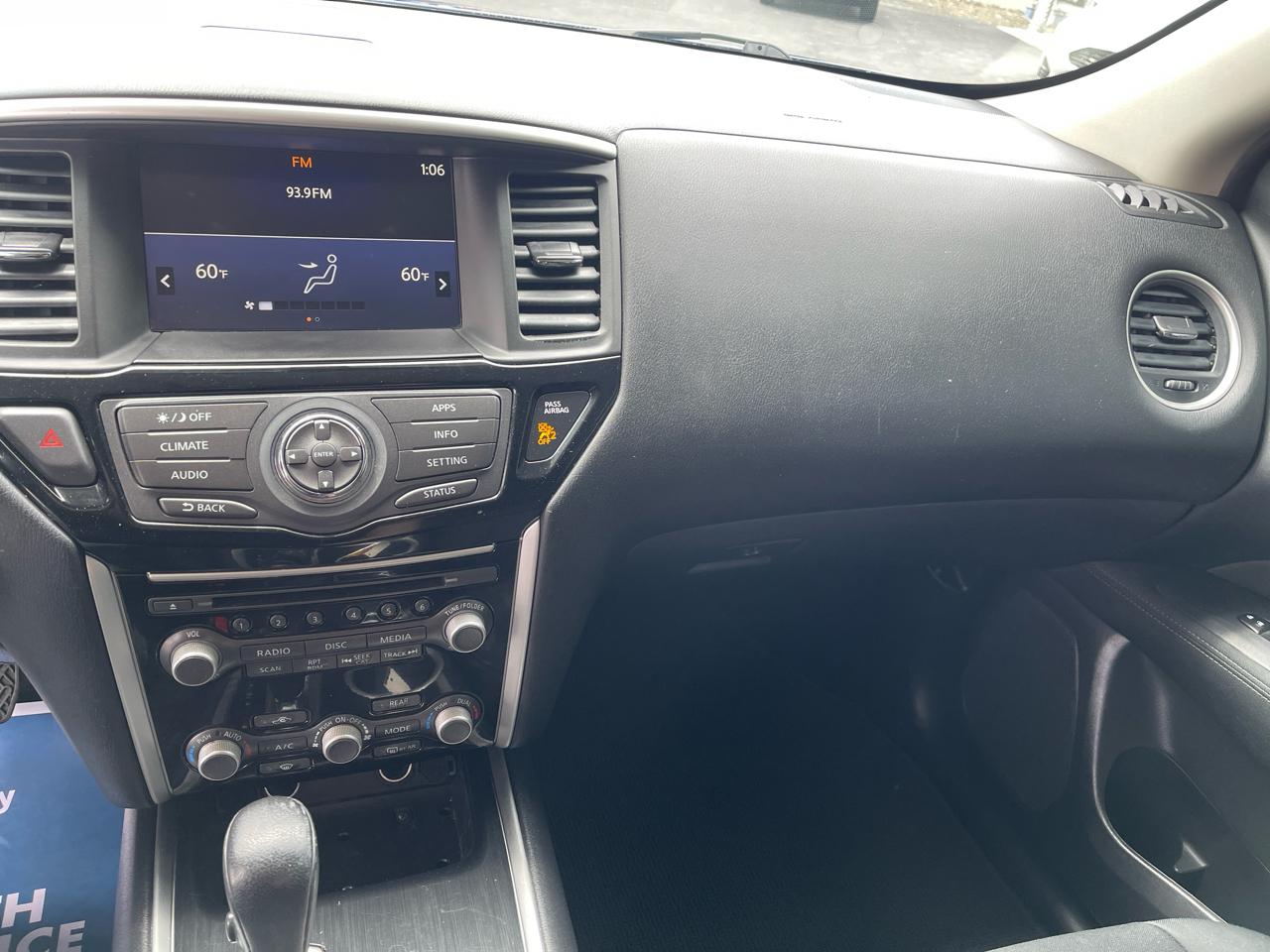 Nissan Pathfinder SV 2017
