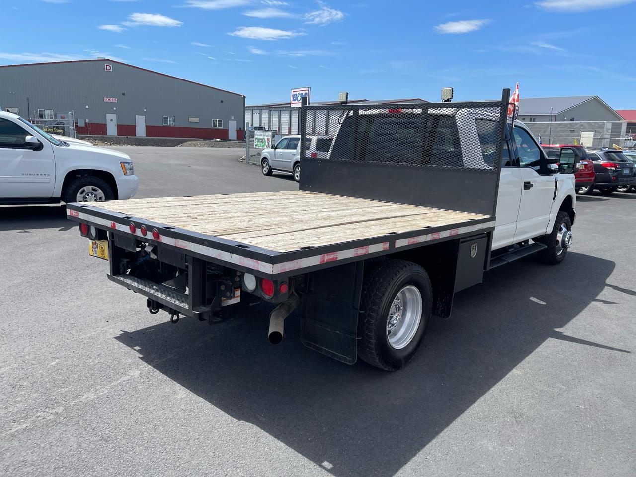 Ford F-350 Crew Cab 4dr 168" WB DRW 2021