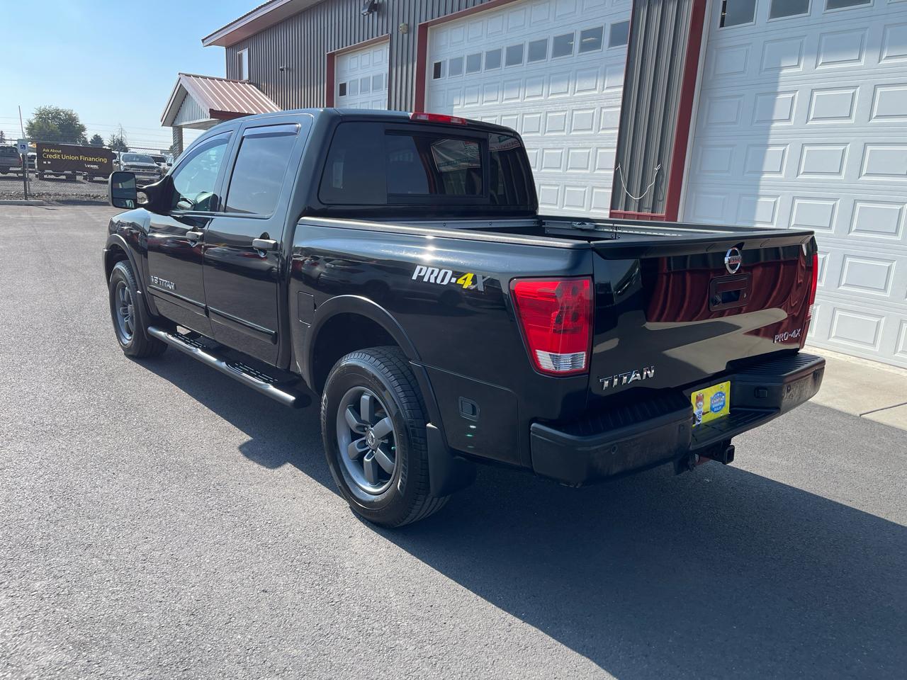 Nissan Titan PRO-4X Crew Cab 4WD SWB 2015