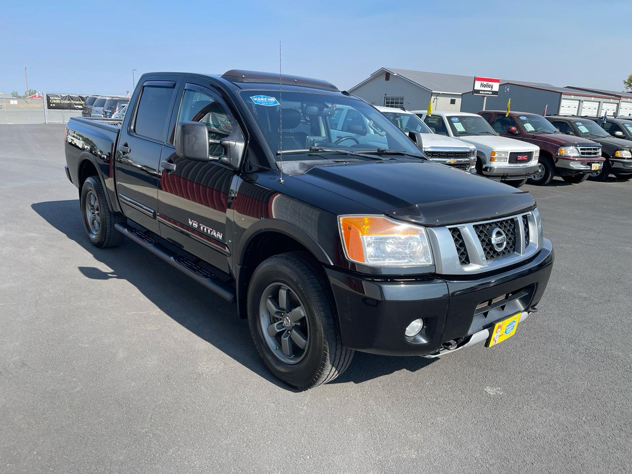 Nissan Titan PRO-4X Crew Cab 4WD SWB 2015