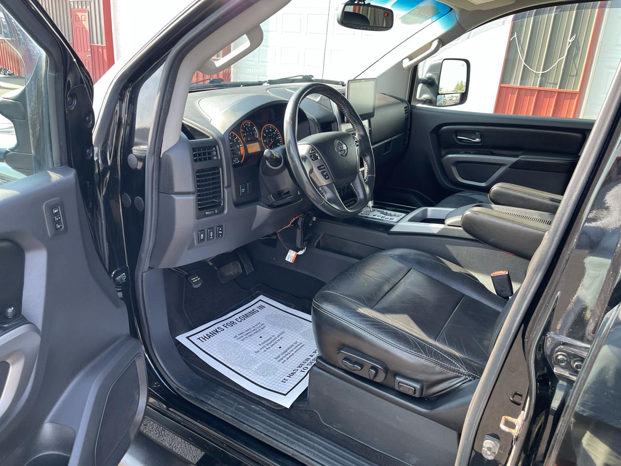 Nissan Titan PRO-4X Crew Cab 4WD SWB 2015