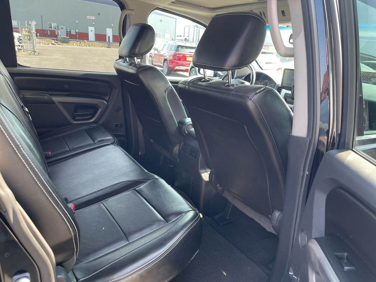 Nissan Titan PRO-4X Crew Cab 4WD SWB 2015