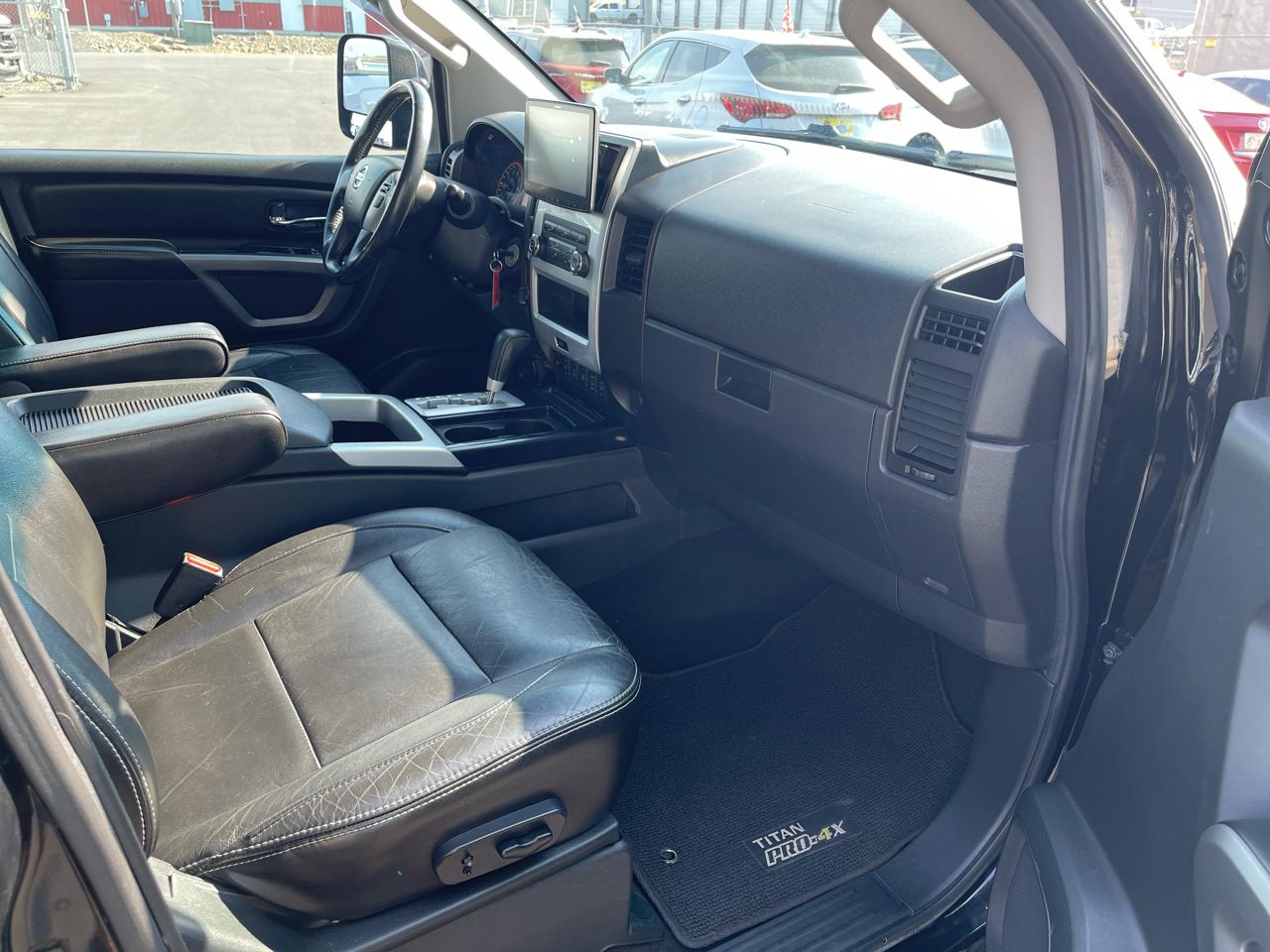 Nissan Titan PRO-4X Crew Cab 4WD SWB 2015
