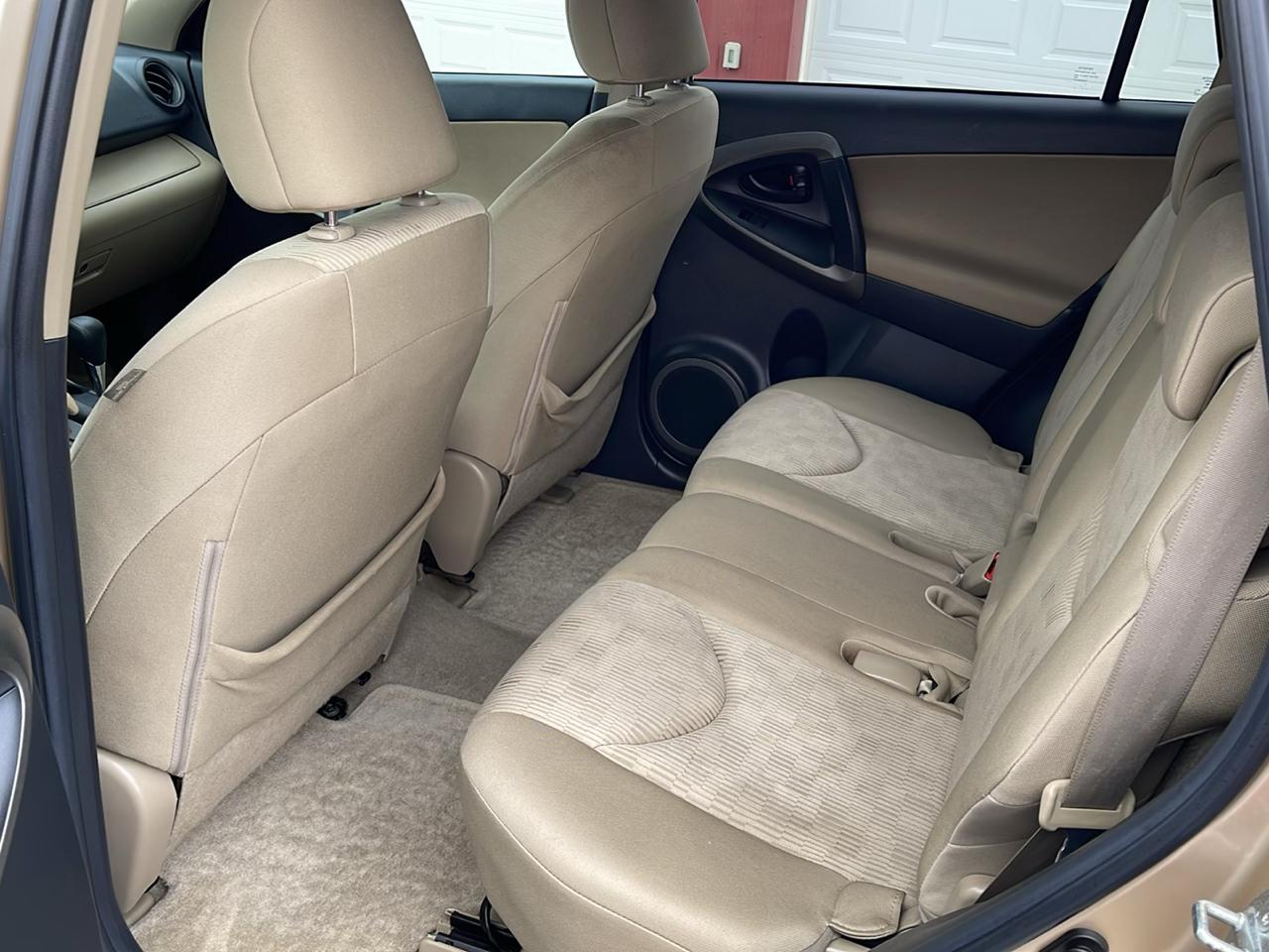 Toyota RAV4 Base I4 4WD 2011