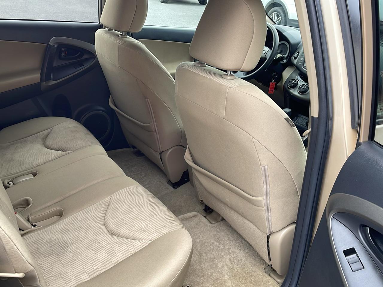 Toyota RAV4 Base I4 4WD 2011