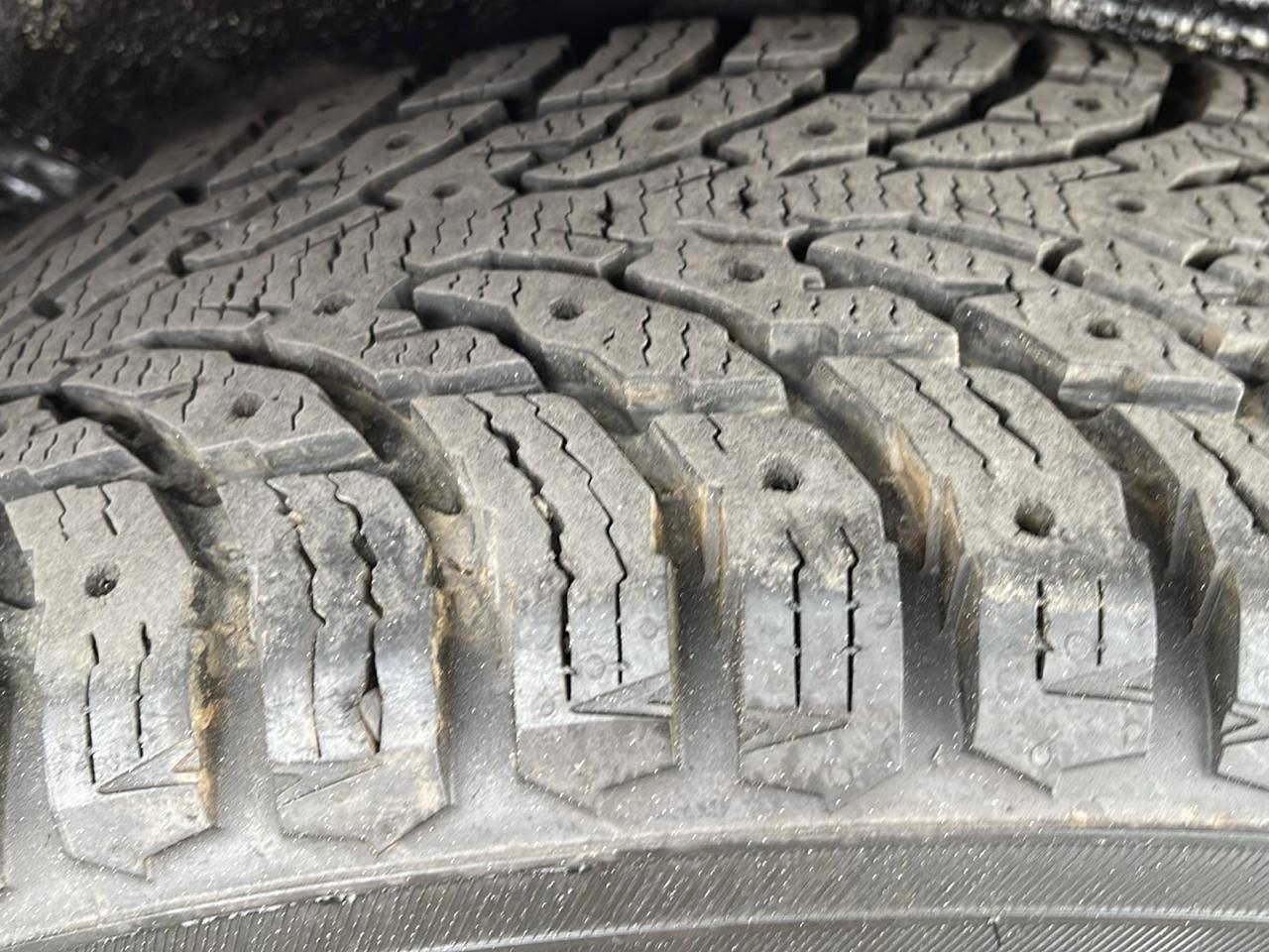 Toyota RAV4 Base I4 4WD 2011