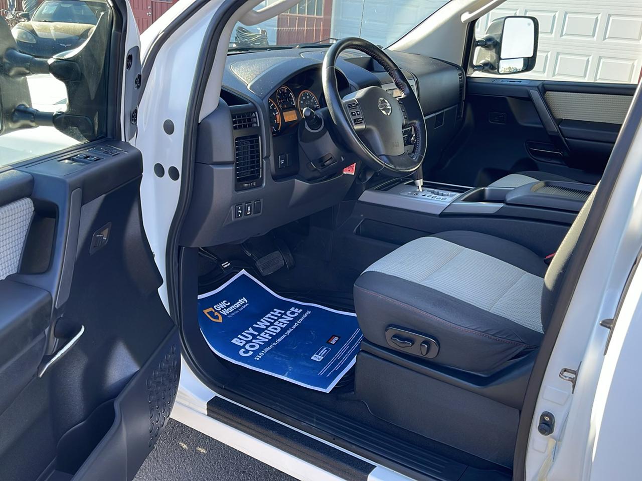 Nissan Titan PRO-4X King Cab 4WD SWB 2010