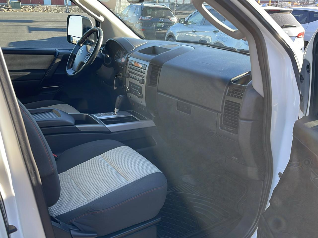 Nissan Titan PRO-4X King Cab 4WD SWB 2010