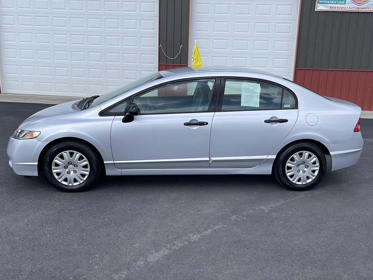 Honda Civic DX-VP Sedan 5-Speed MT 2009