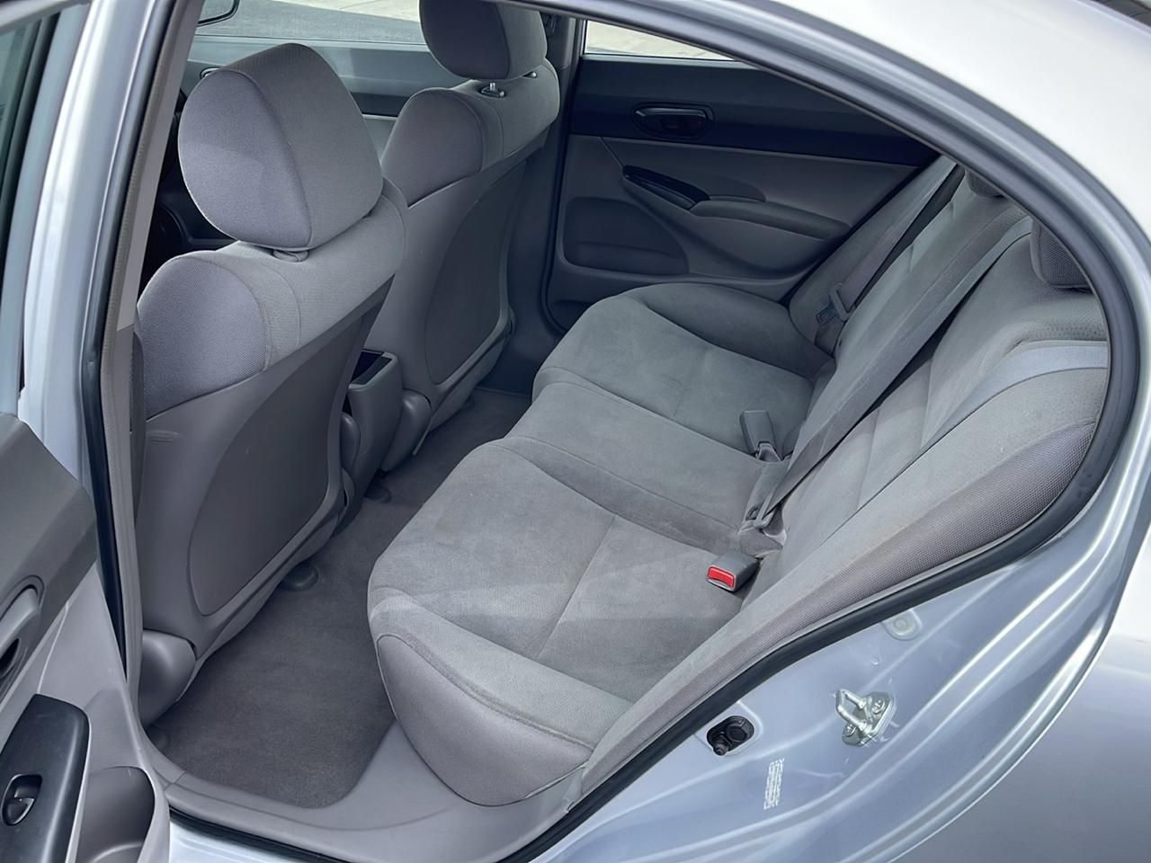 Honda Civic DX-VP Sedan 5-Speed MT 2009