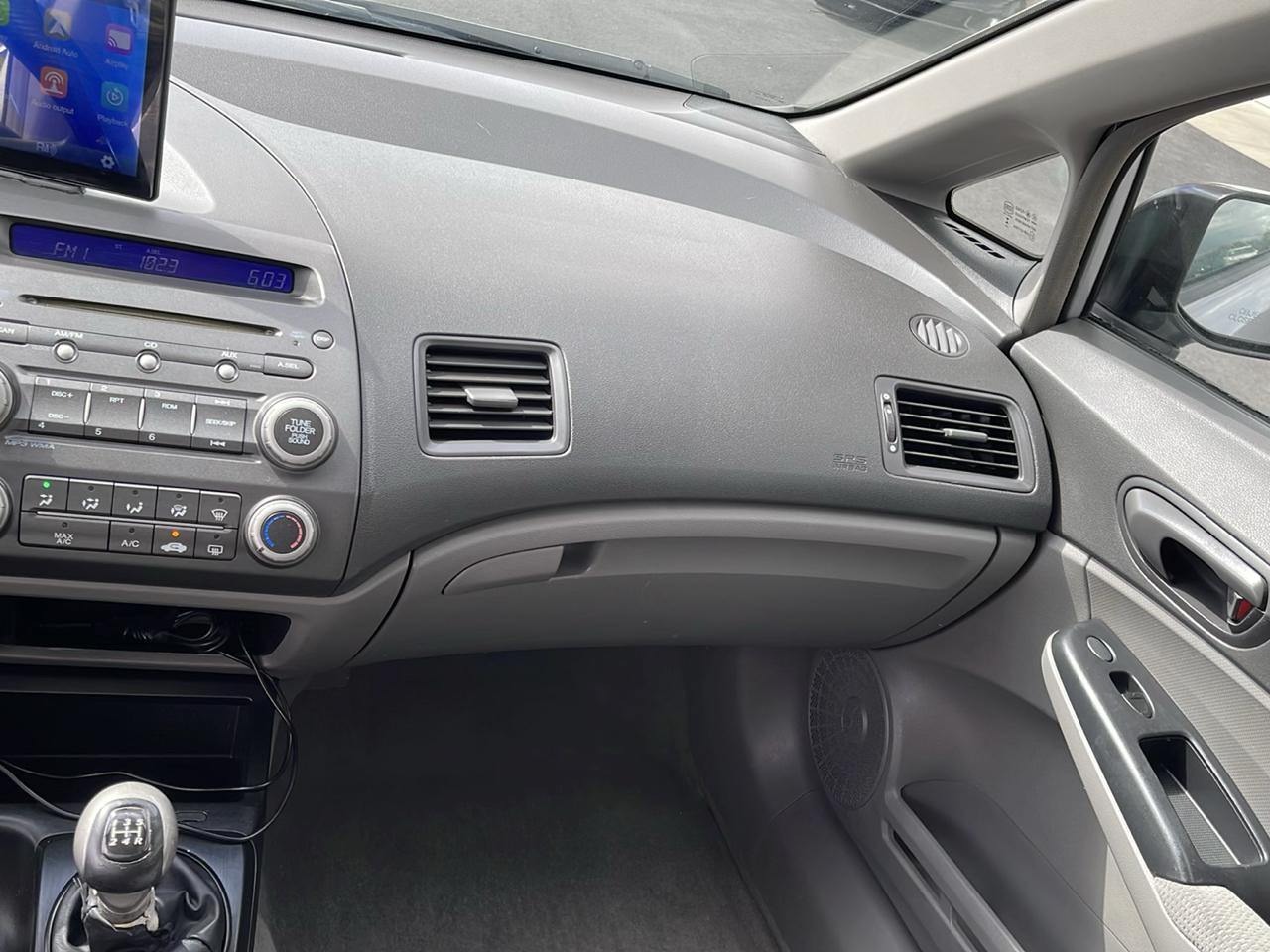 Honda Civic DX-VP Sedan 5-Speed MT 2009