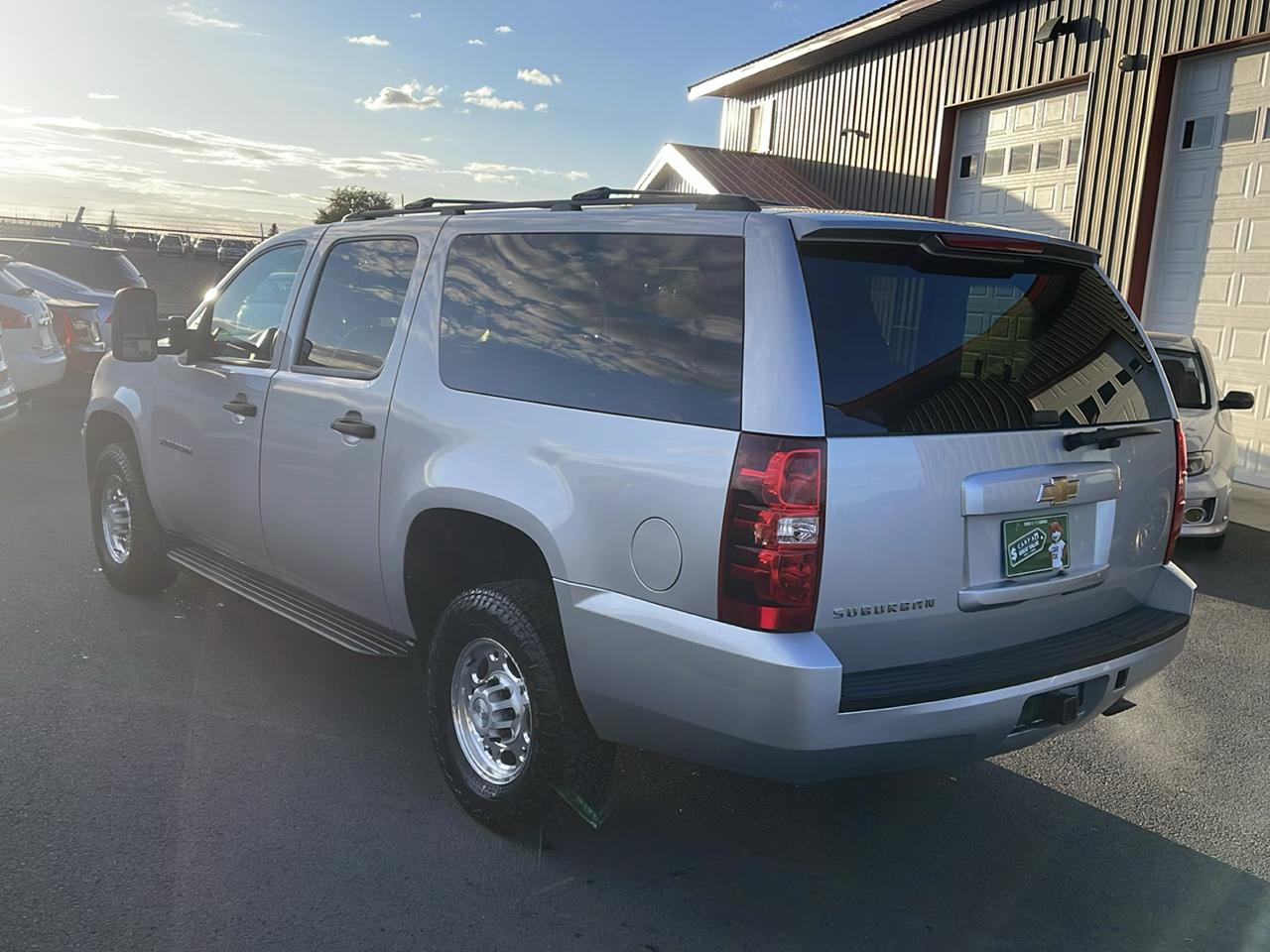Chevrolet Suburban 4dr 2500 4WD LS 2011