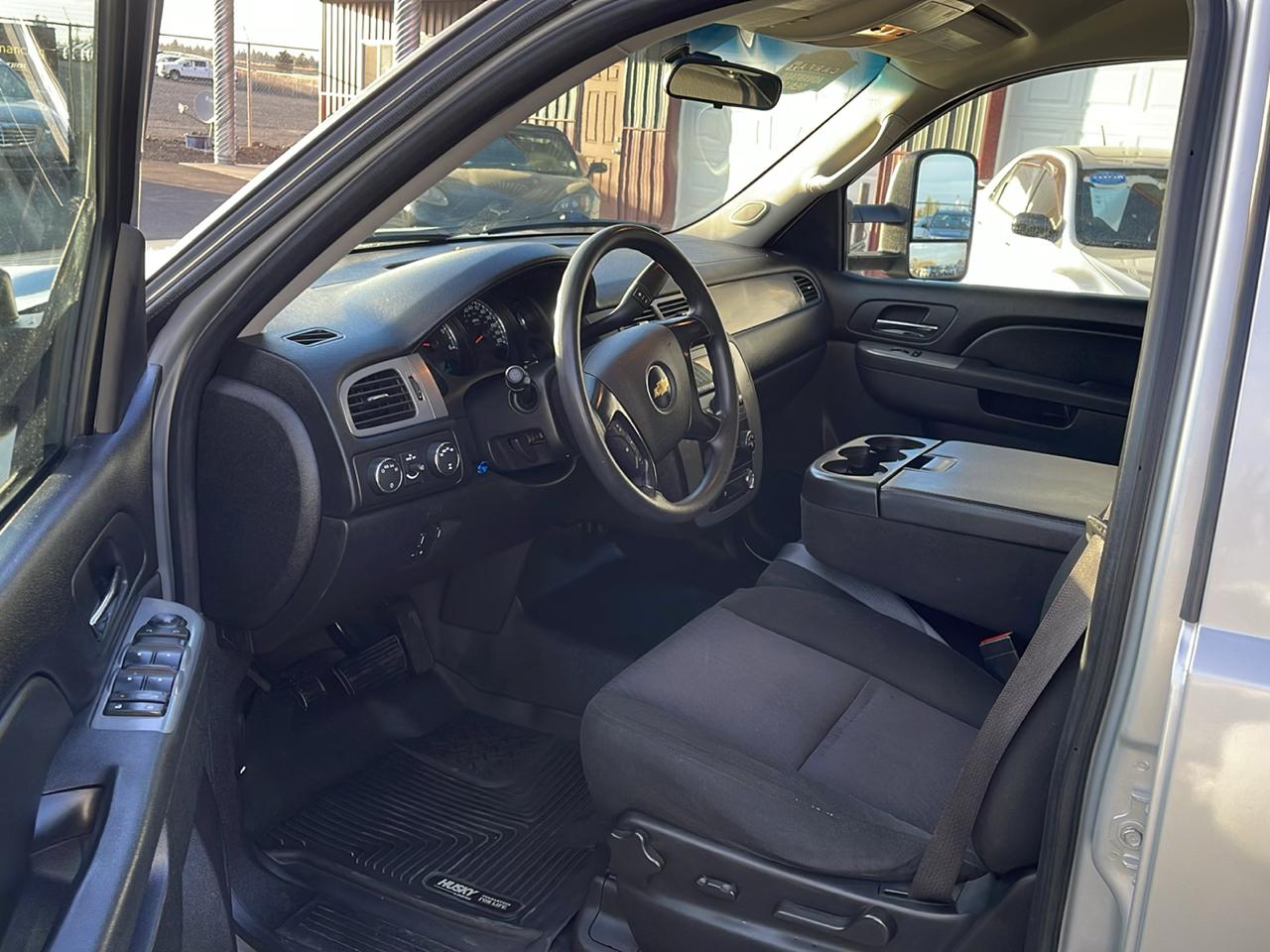 Chevrolet Suburban 4dr 2500 4WD LS 2011