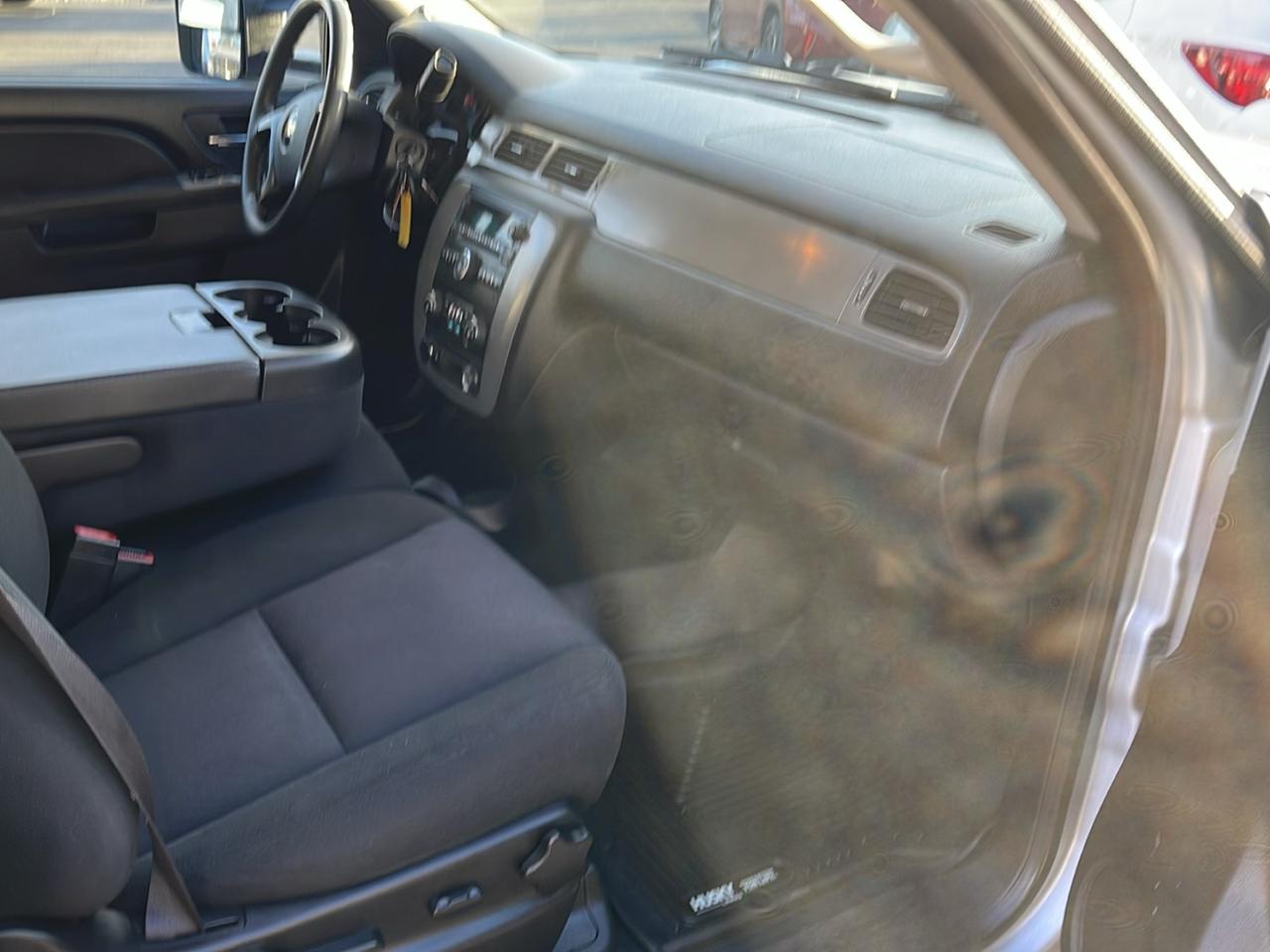 Chevrolet Suburban 4dr 2500 4WD LS 2011
