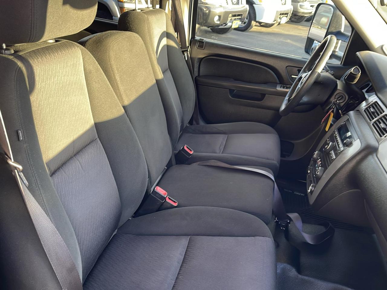 Chevrolet Suburban 4dr 2500 4WD LS 2011