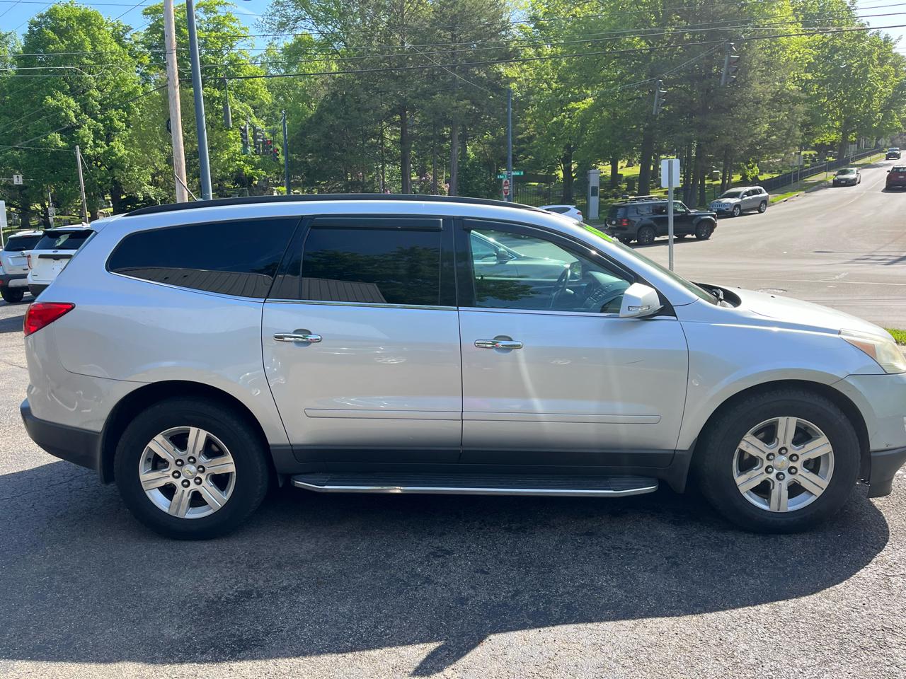 Chevrolet Traverse 2LT AWD 2011