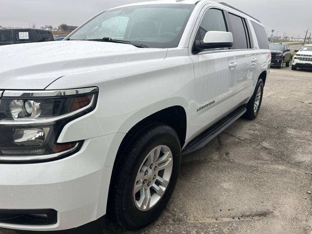 Chevrolet Suburban 4WD 4dr 1500 LT 2016