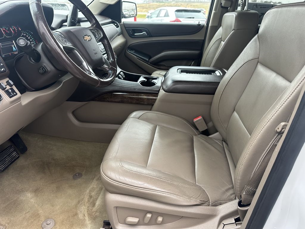 Chevrolet Suburban 4WD 4dr 1500 LT 2016