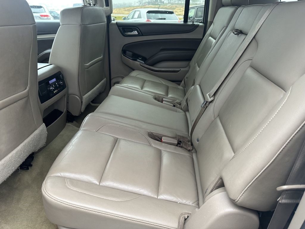 Chevrolet Suburban 4WD 4dr 1500 LT 2016