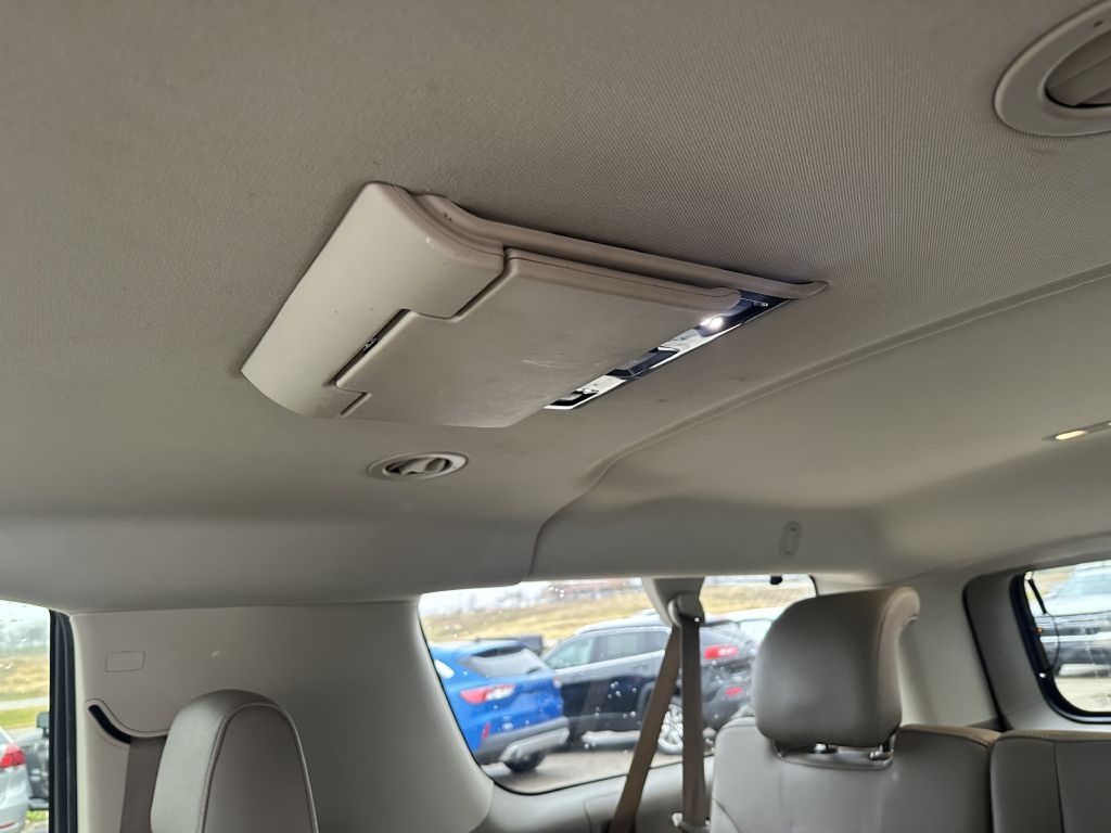 Chevrolet Suburban 4WD 4dr 1500 LT 2016