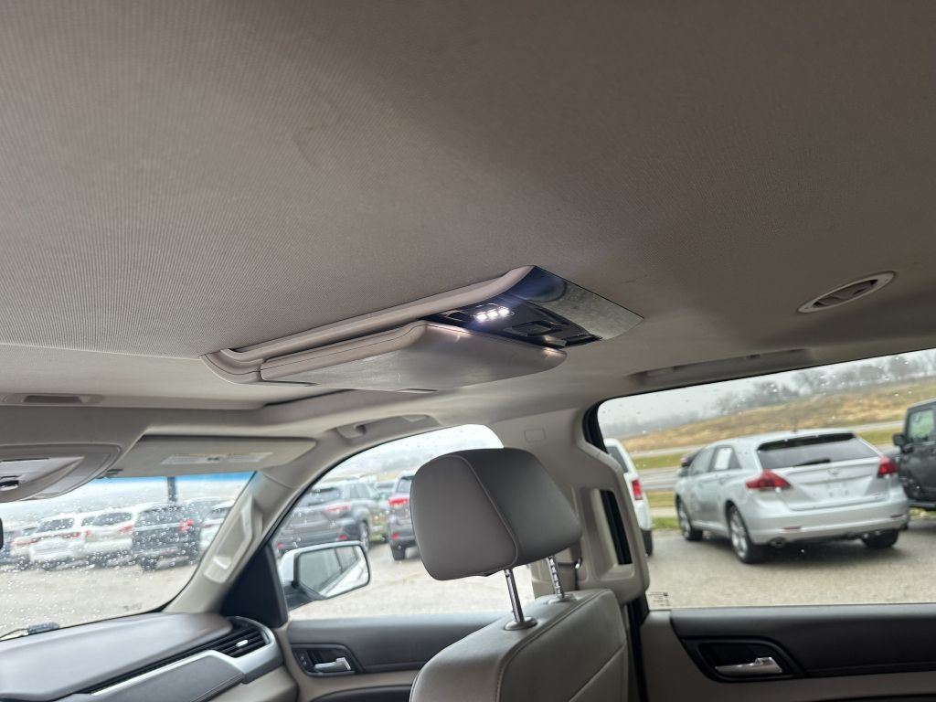 Chevrolet Suburban 4WD 4dr 1500 LT 2016