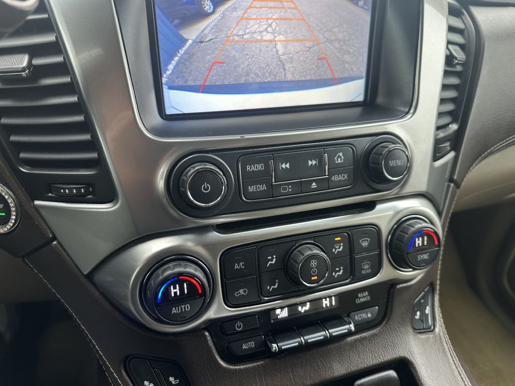 Chevrolet Suburban 4WD 4dr 1500 LT 2016