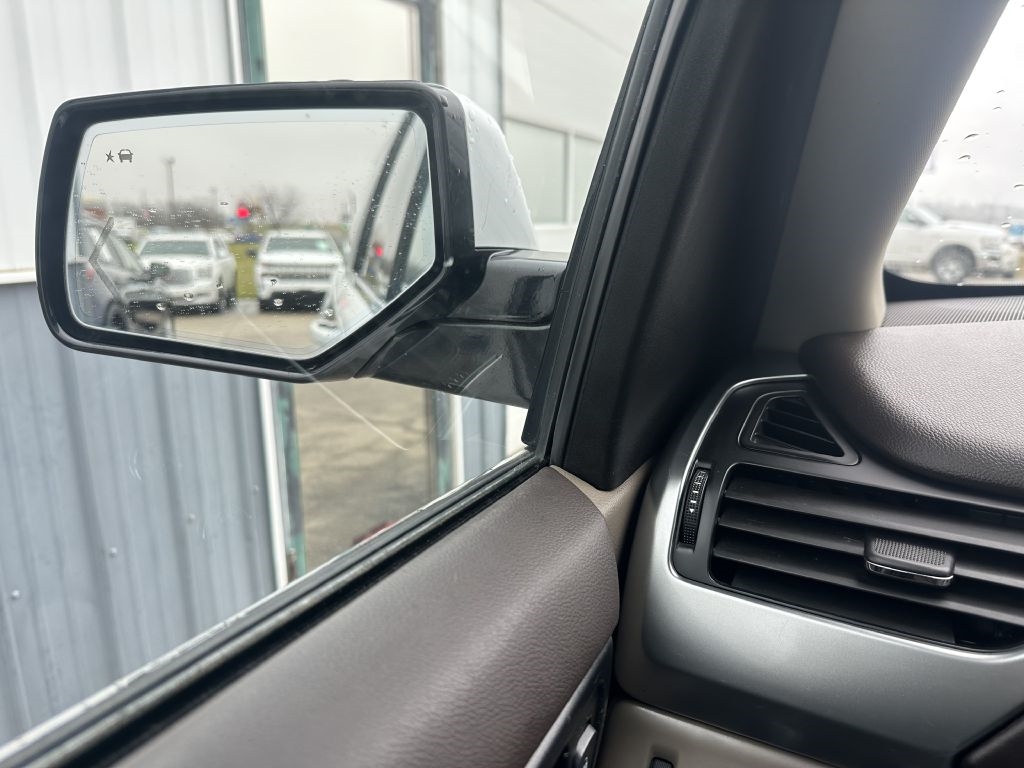 Chevrolet Suburban 4WD 4dr 1500 LT 2016