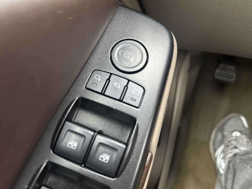 Chevrolet Suburban 4WD 4dr 1500 LT 2016