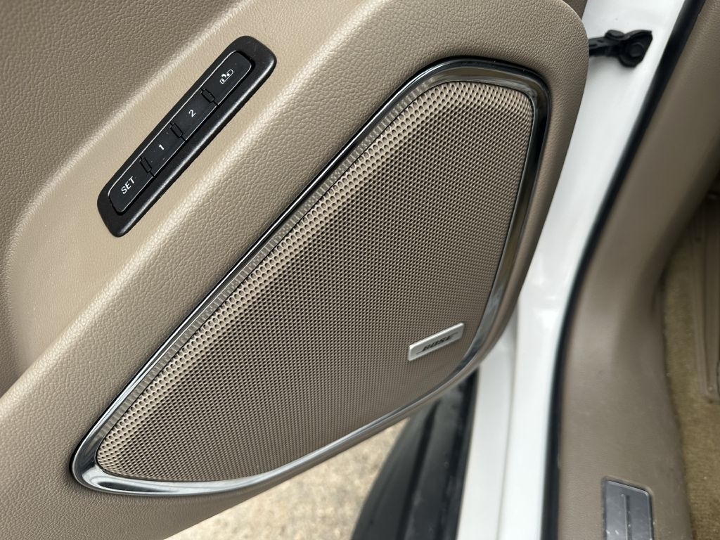 Chevrolet Suburban 4WD 4dr 1500 LT 2016