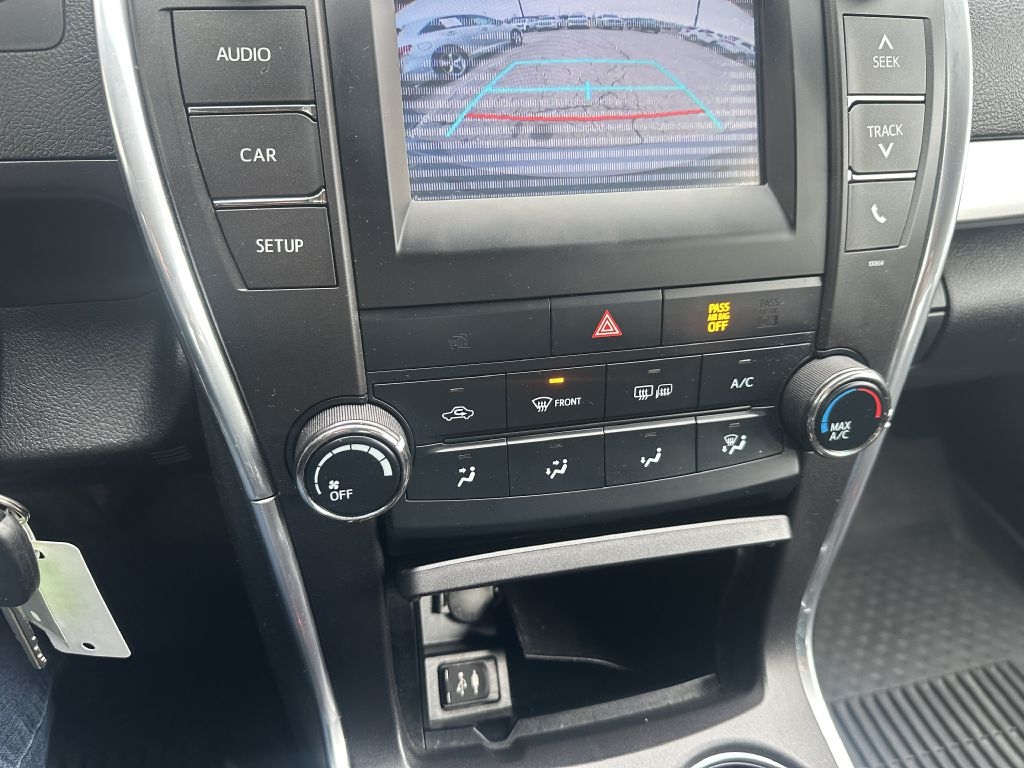 Toyota Camry XLE Auto (Natl) 2017