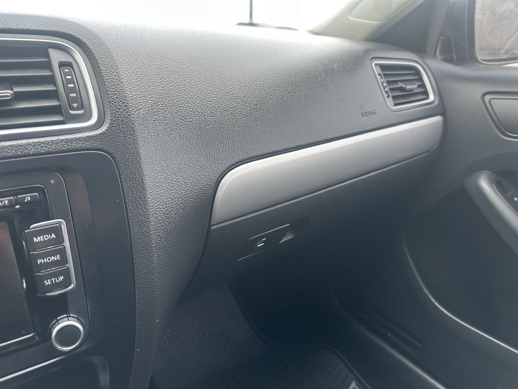 Volkswagen Jetta Sedan 4dr Auto SE PZEV 2014