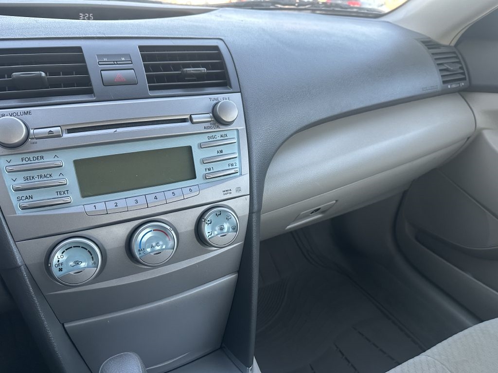 Toyota Camry 4dr Sdn I4 Man (Natl) 2009