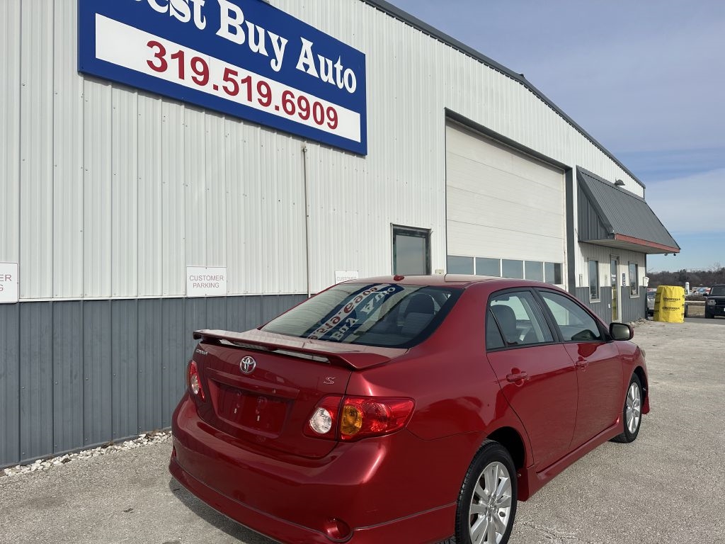 Toyota Corolla 4dr Sdn Man (Natl) 2010