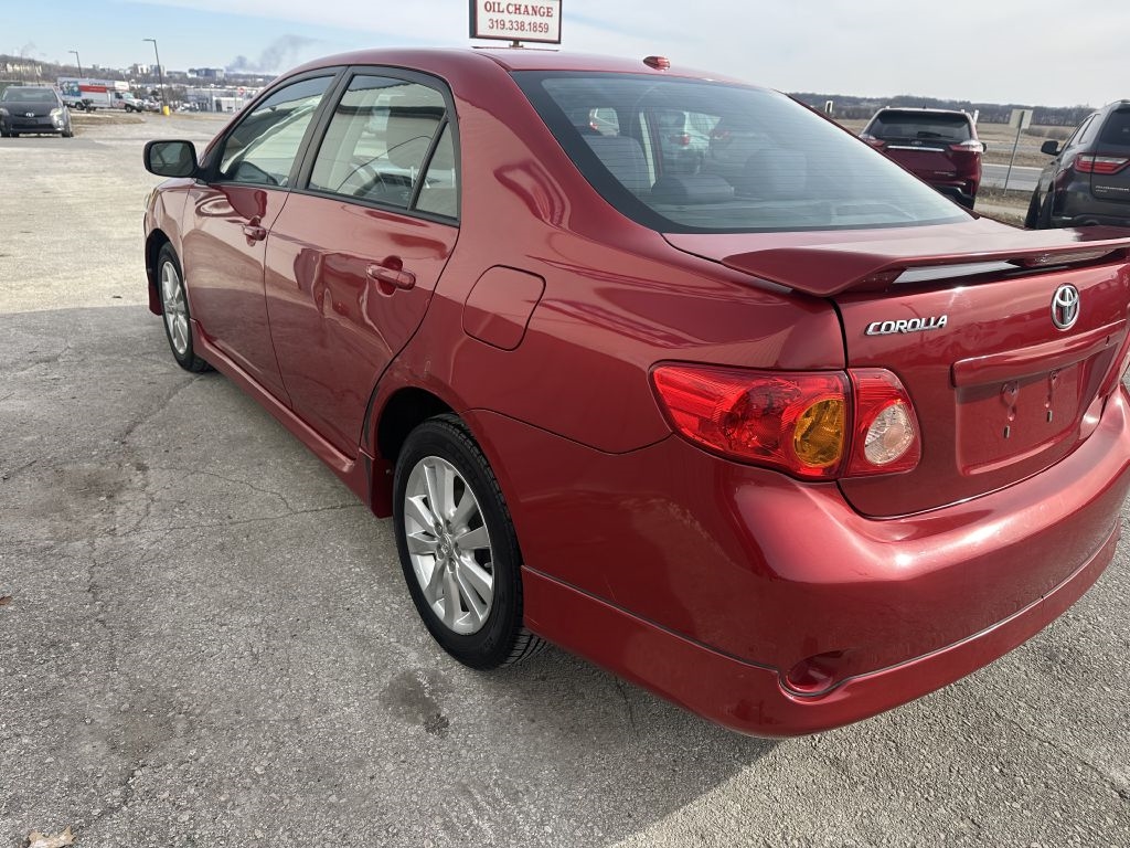 Toyota Corolla 4dr Sdn Man (Natl) 2010