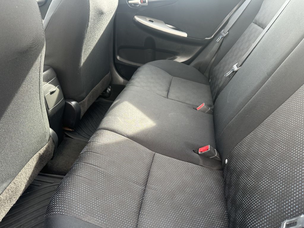 Toyota Corolla 4dr Sdn Man (Natl) 2010