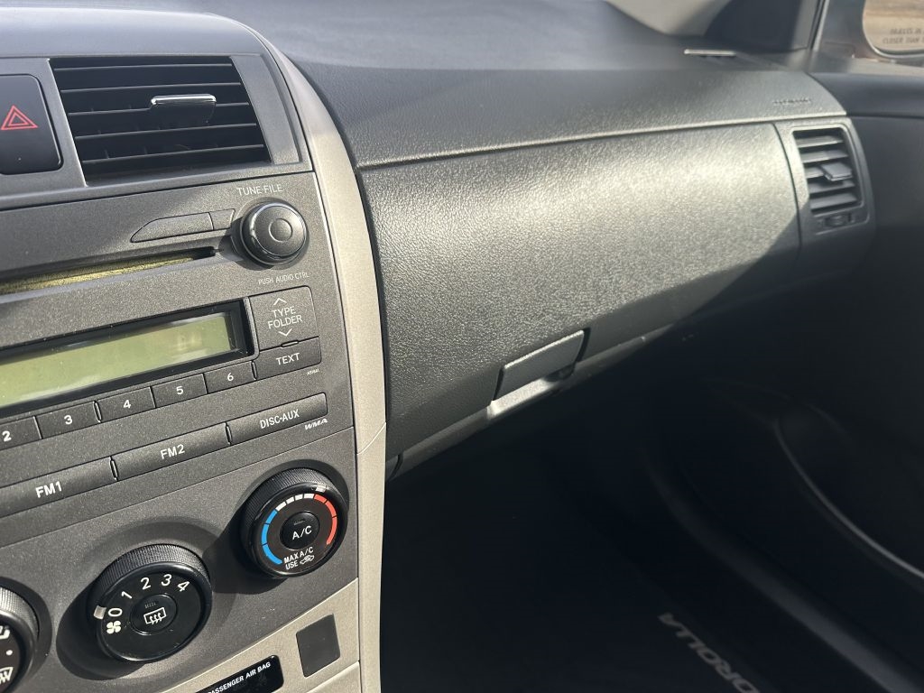 Toyota Corolla 4dr Sdn Man (Natl) 2010