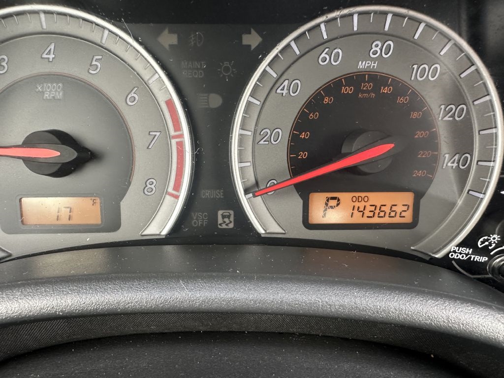 Toyota Corolla 4dr Sdn Man (Natl) 2010