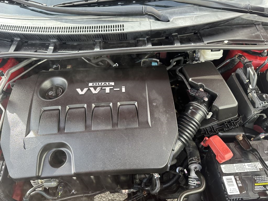 Toyota Corolla 4dr Sdn Man (Natl) 2010