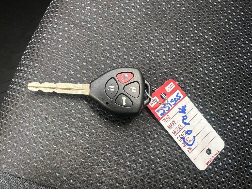 Toyota Corolla 4dr Sdn Man (Natl) 2010